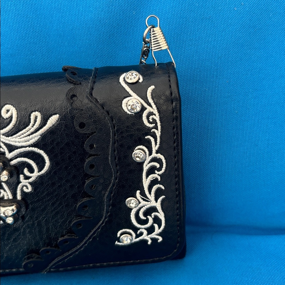 Skull With Cross Bones Ivy Designs Lace Colored Black Silver White NWOTS - Picture 4 of 14